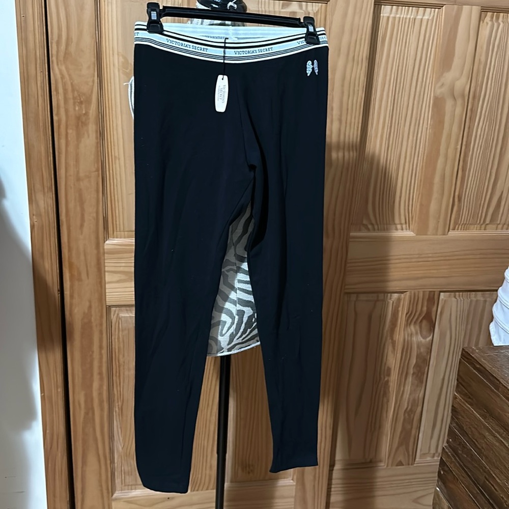 VICTORIA’S SECRET BLACK LOW RISE LEGGING NWT